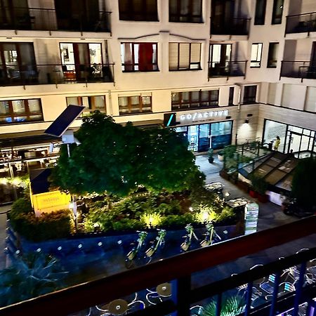 City Center Apartment With Balcony Budapest Bagian luar foto