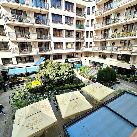 City Center Apartment With Balcony Budapest Bagian luar foto