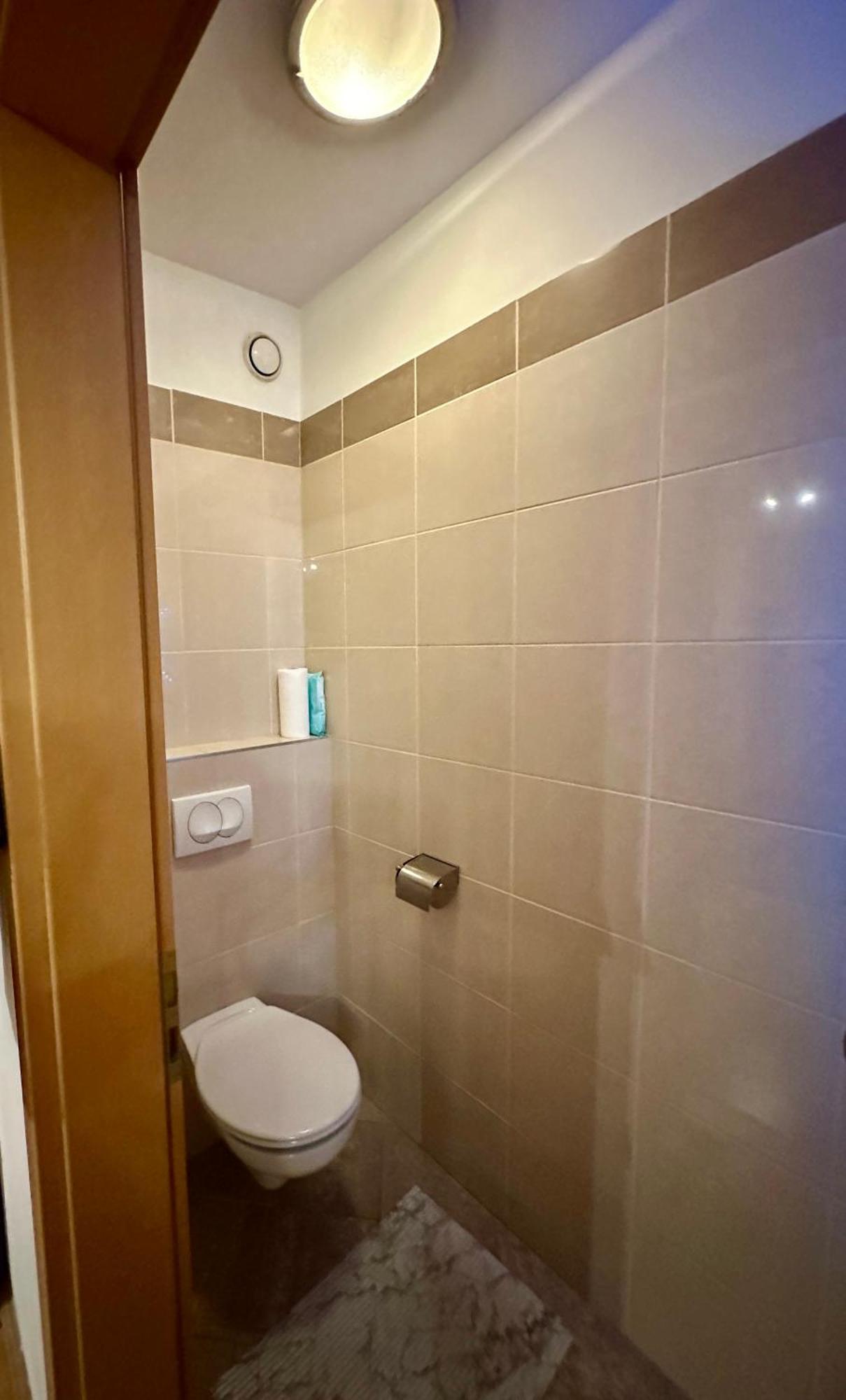 City Center Apartment With Balcony Budapest Bagian luar foto