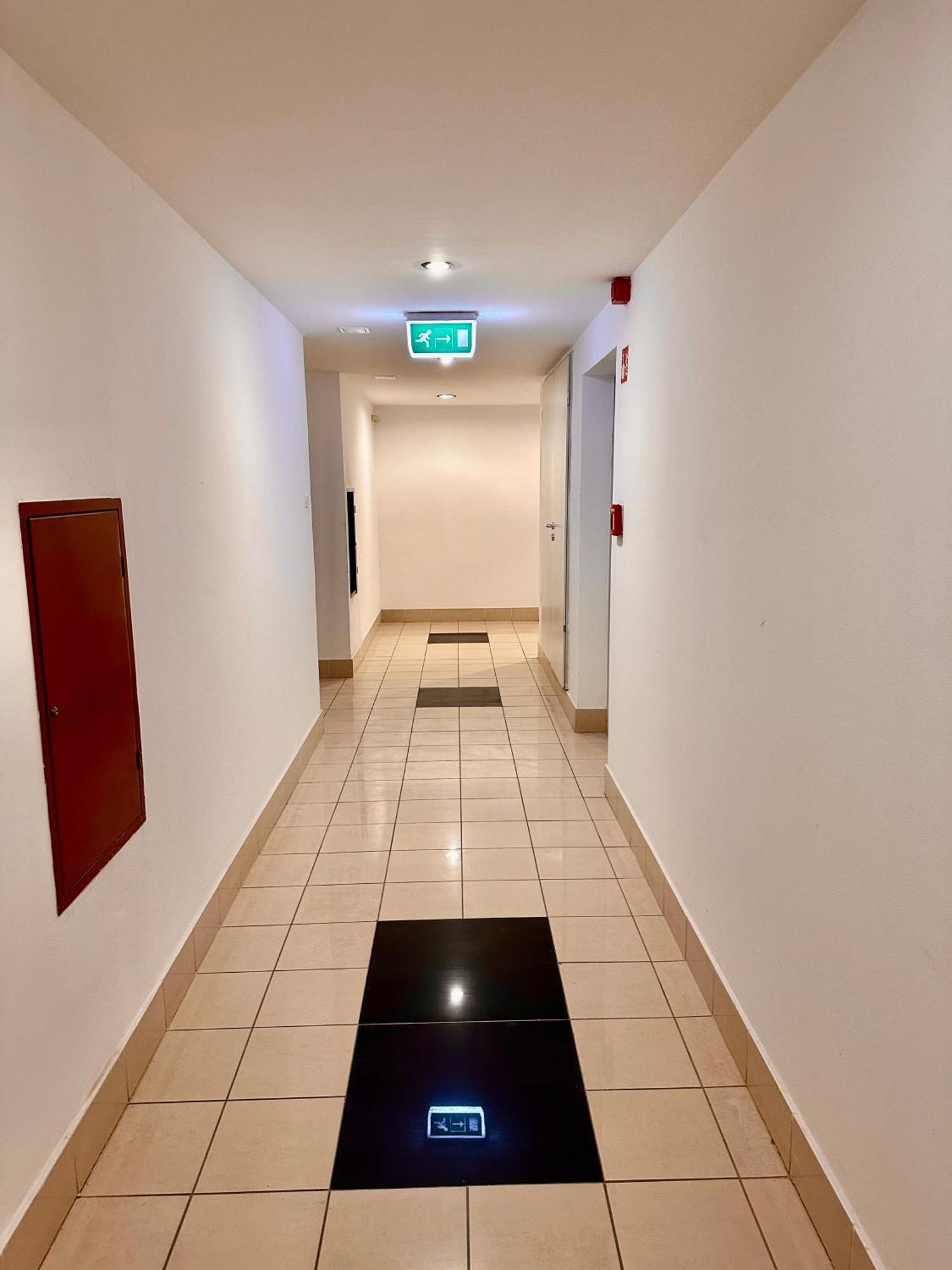 City Center Apartment With Balcony Budapest Bagian luar foto