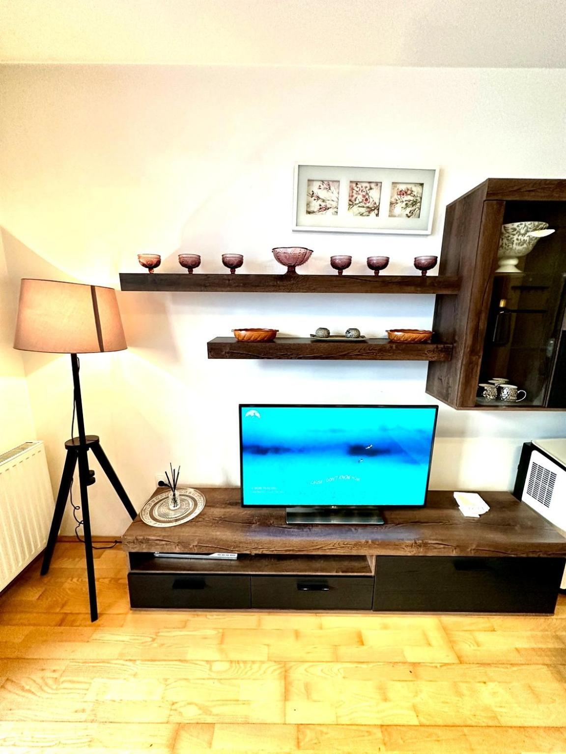 City Center Apartment With Balcony Budapest Bagian luar foto