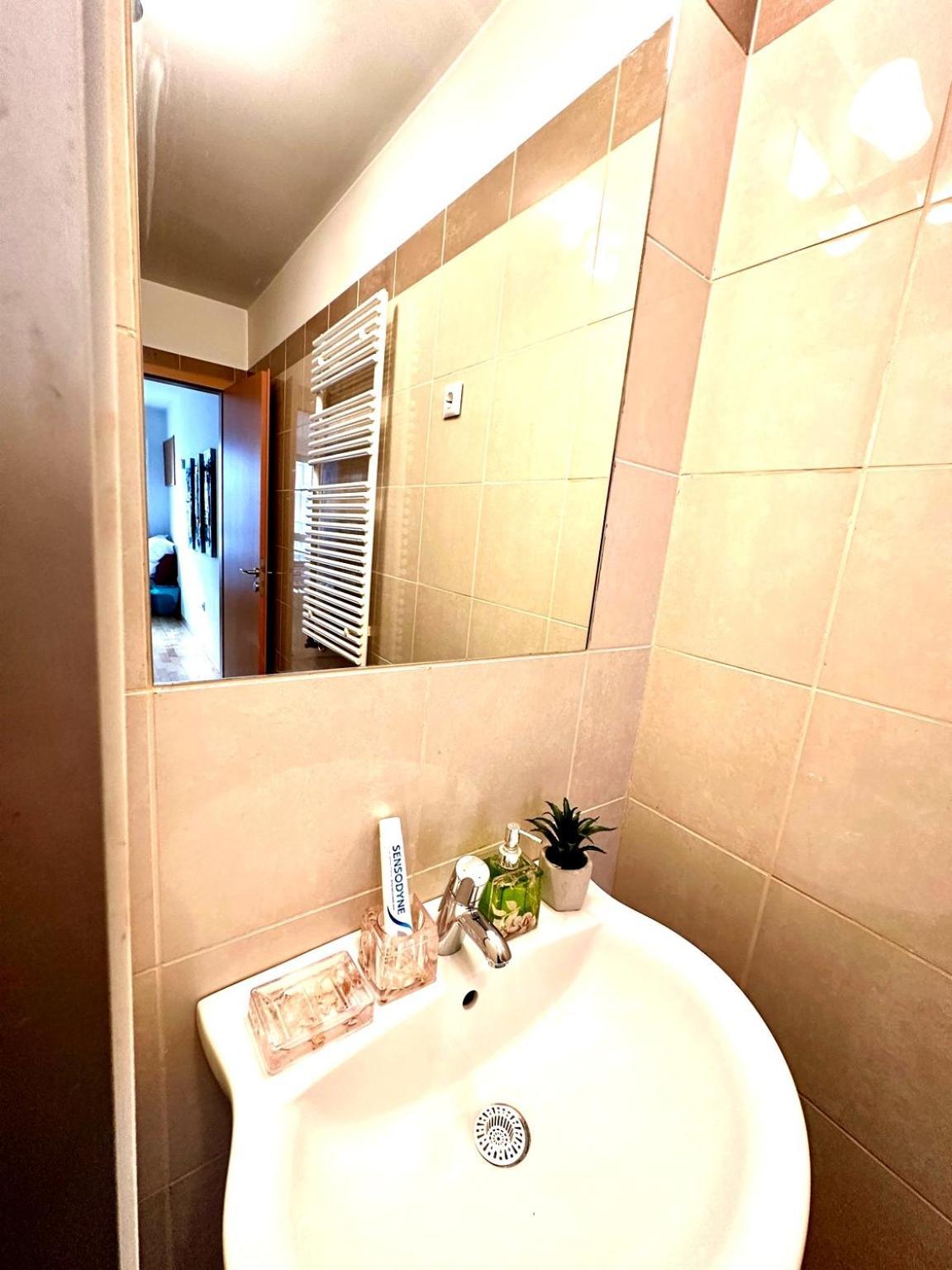City Center Apartment With Balcony Budapest Bagian luar foto