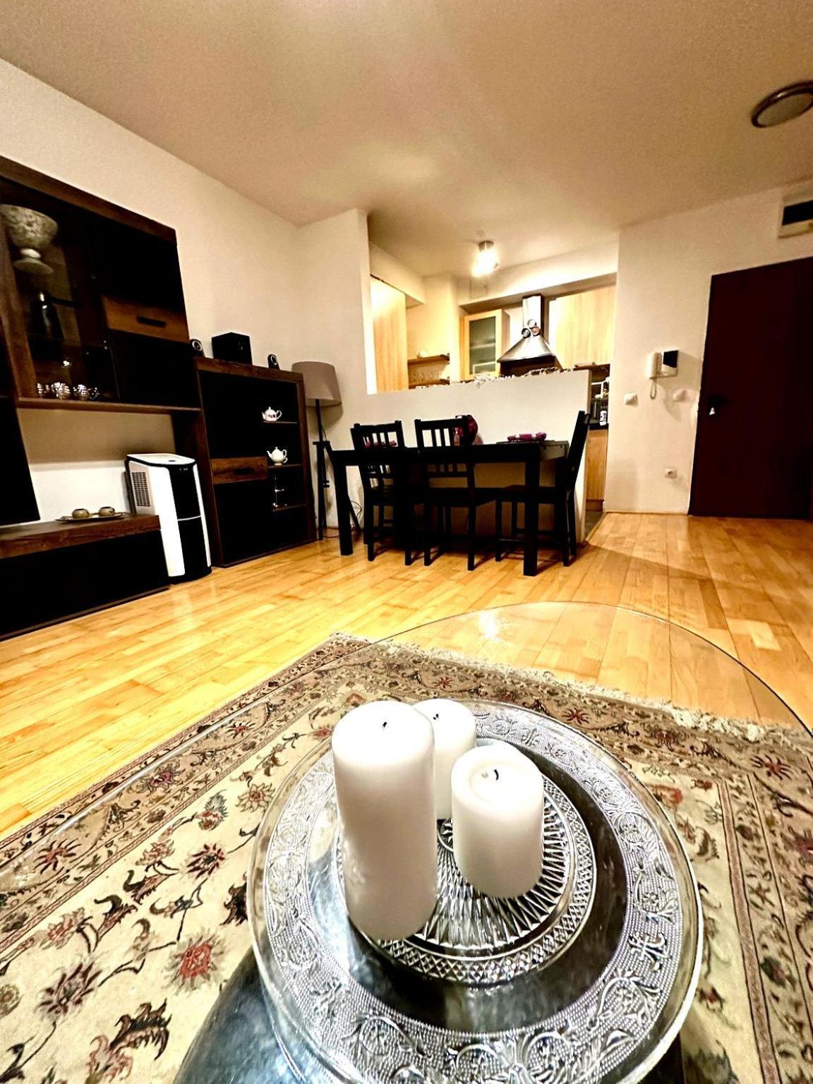 City Center Apartment With Balcony Budapest Bagian luar foto