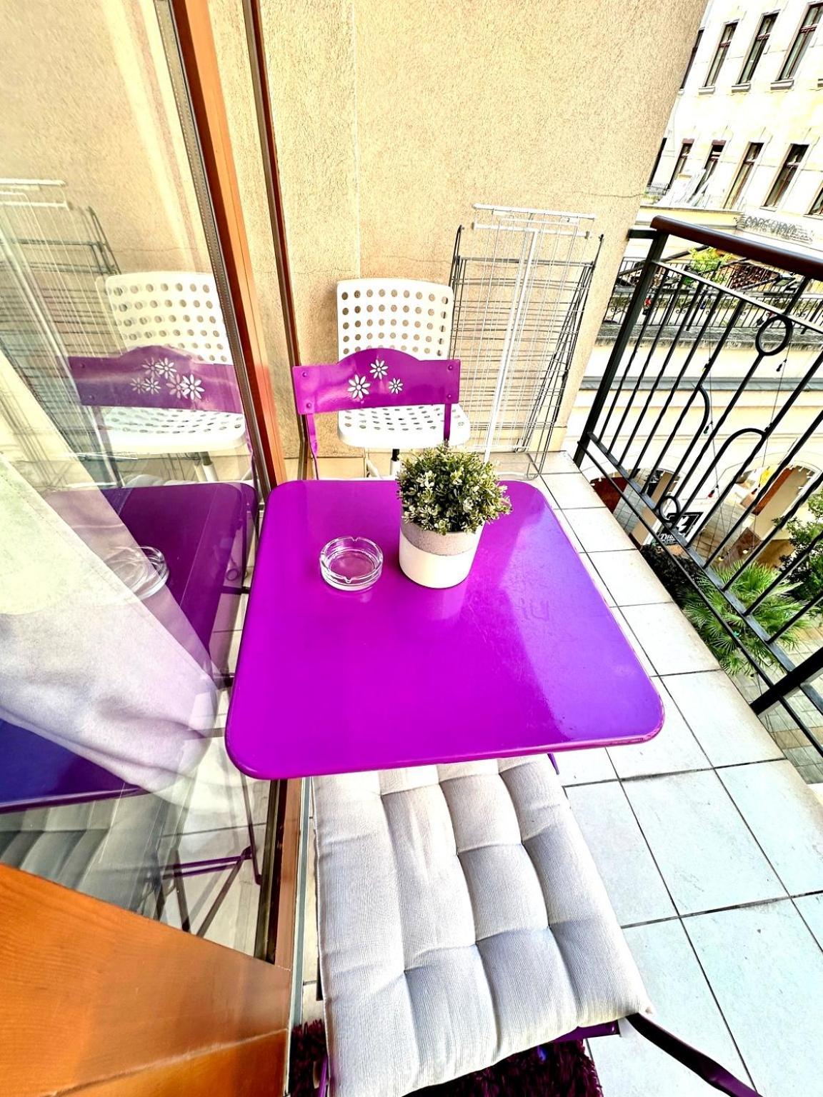 City Center Apartment With Balcony Budapest Bagian luar foto