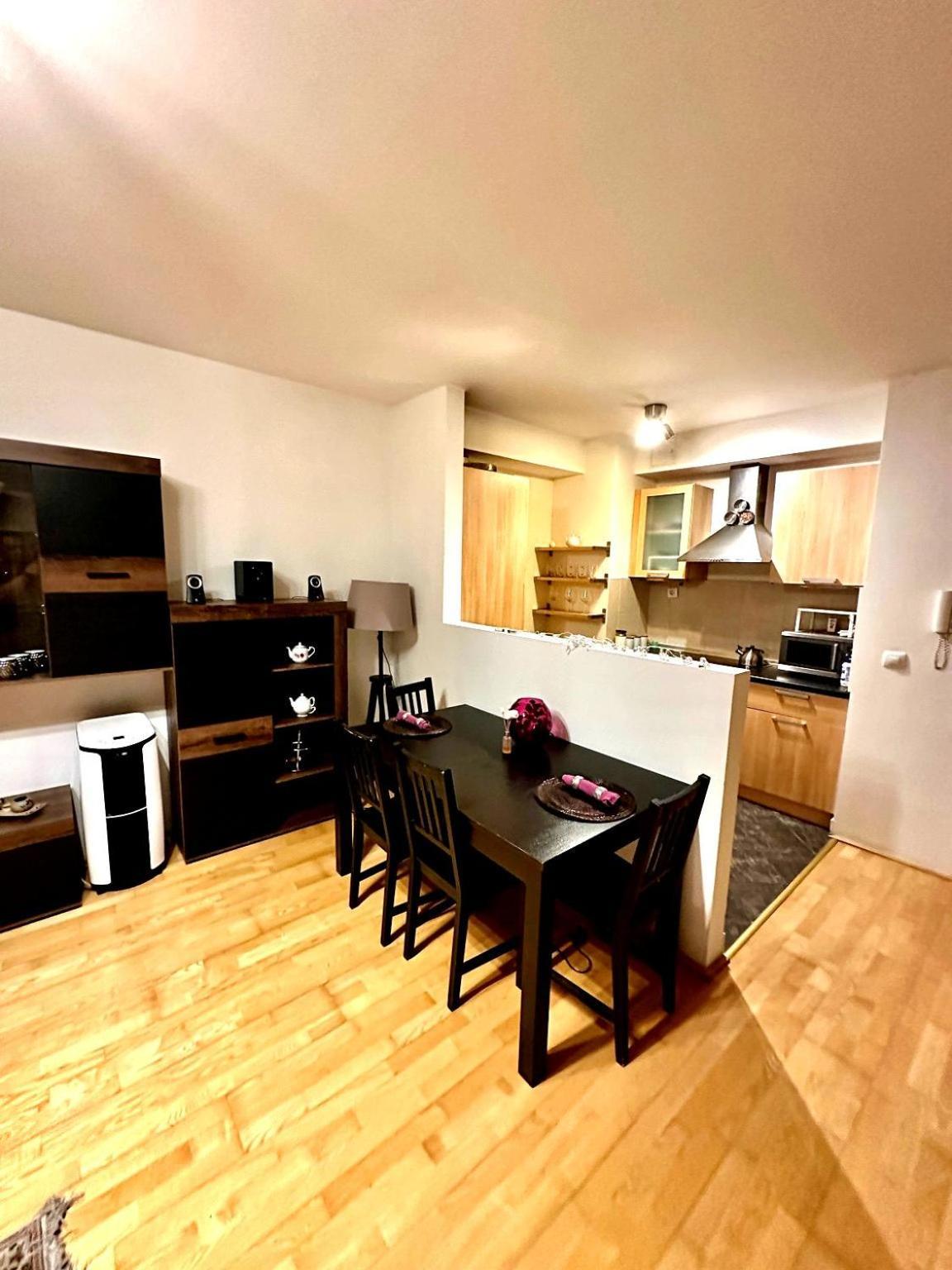 City Center Apartment With Balcony Budapest Bagian luar foto