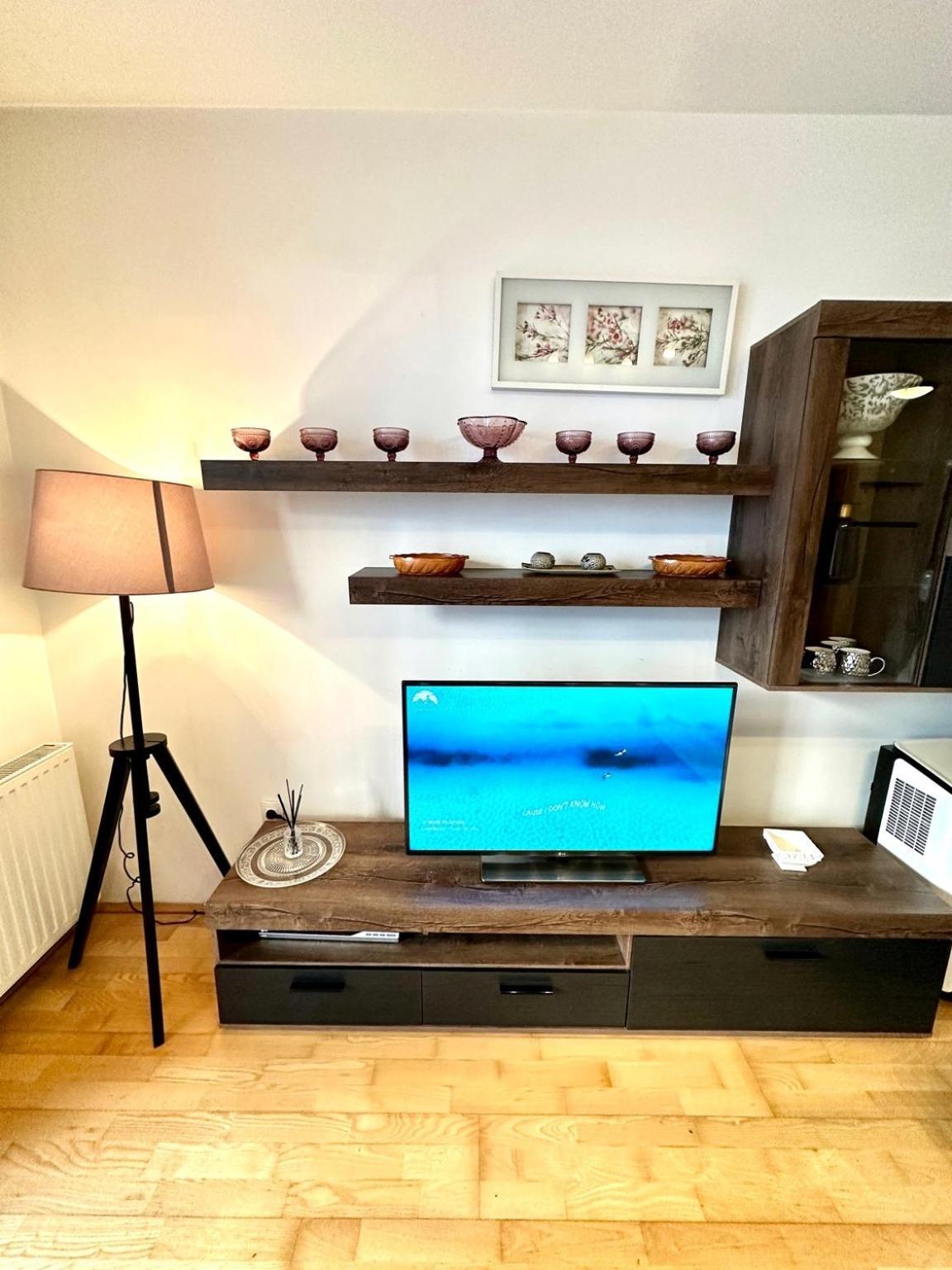 City Center Apartment With Balcony Budapest Bagian luar foto