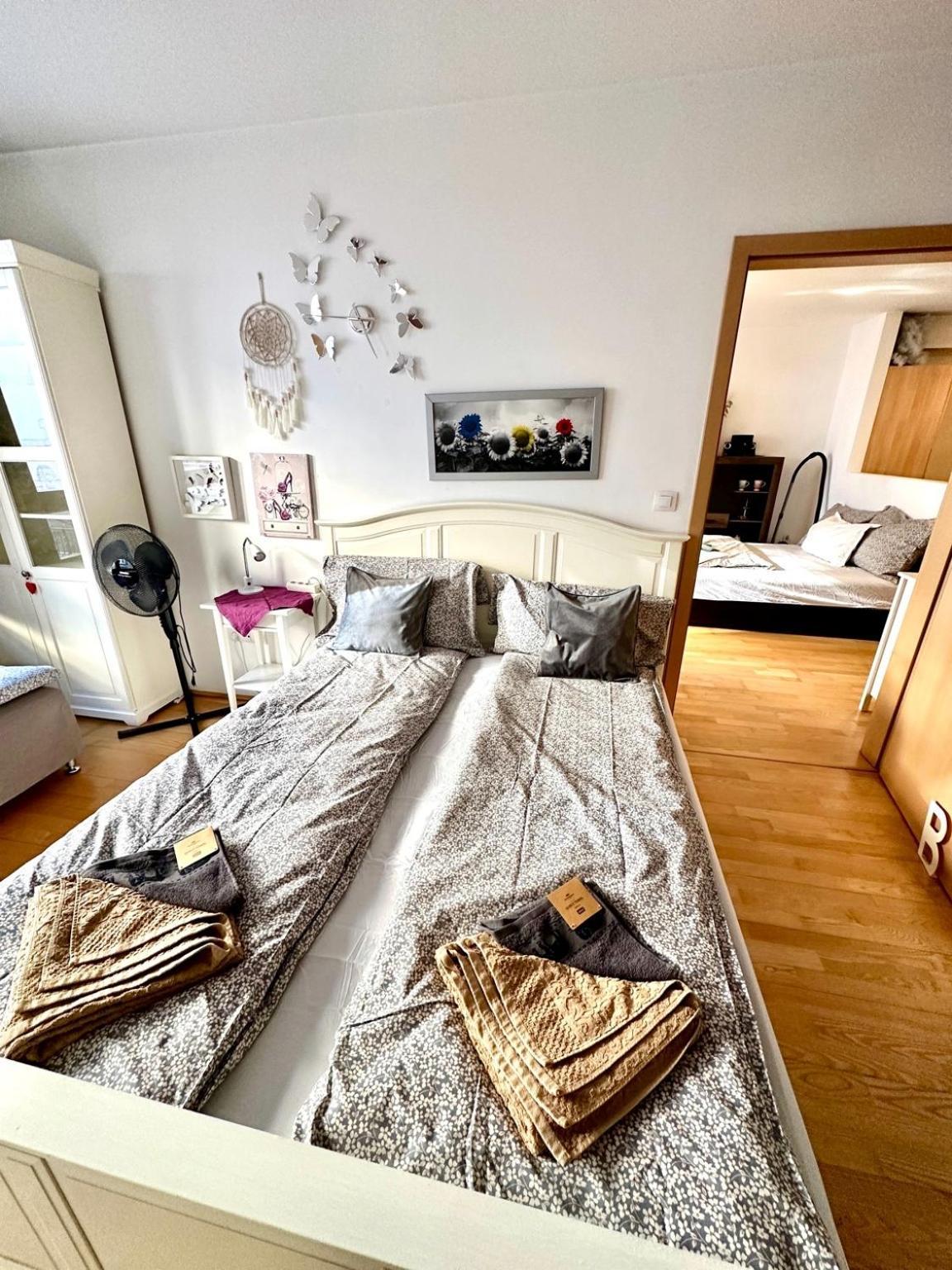 City Center Apartment With Balcony Budapest Bagian luar foto